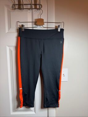 Danskin Capri Leggings